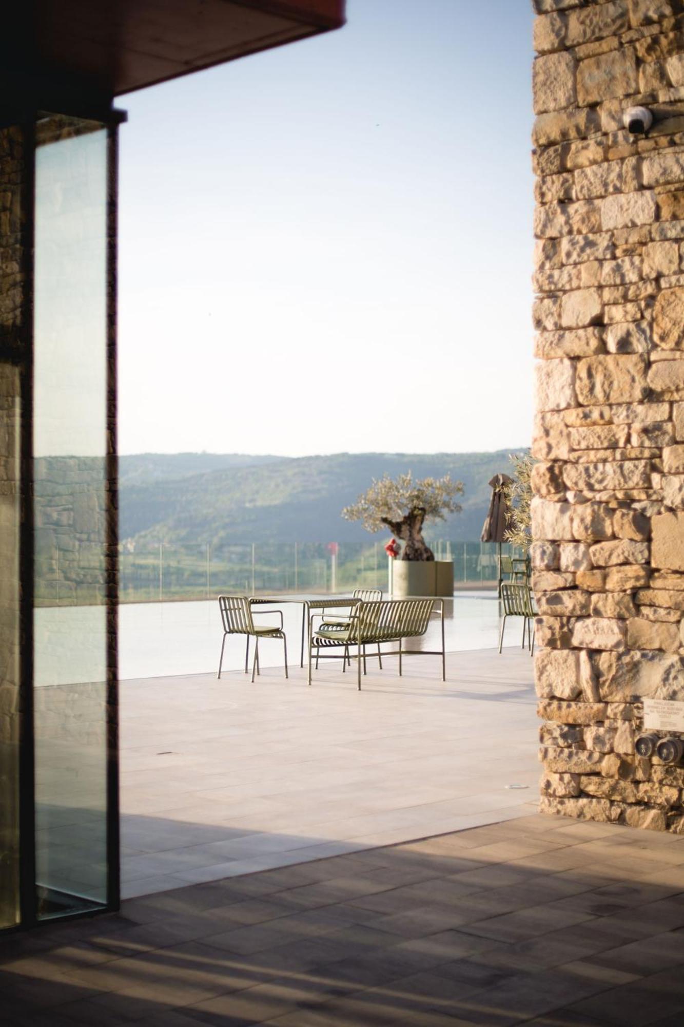 Winery & Design Hotel Roxanich Мотовун Экстерьер фото