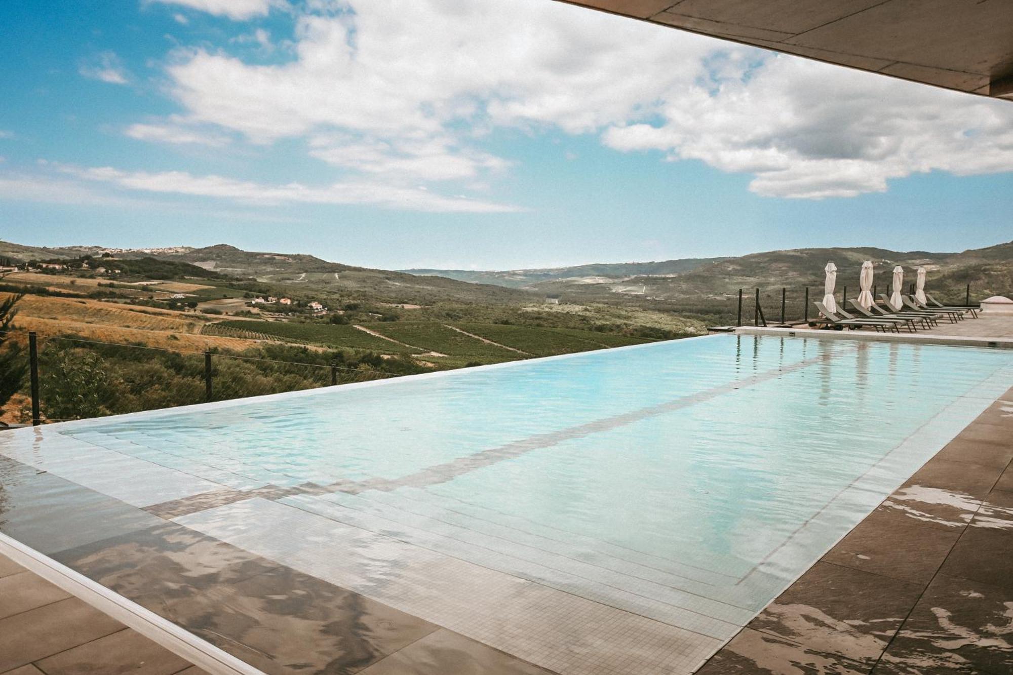 Winery & Design Hotel Roxanich Мотовун Экстерьер фото